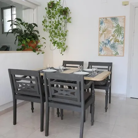 Sunny 3 Bedroom Sleeps 5 Walking Distance Transport Restaurants And Supermarkets Torreblanca * 丰希罗拉