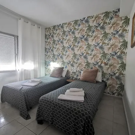 Sunny 3 Bedroom Sleeps 5 Walking Distance Transport Restaurants And Supermarkets Torreblanca * 丰希罗拉