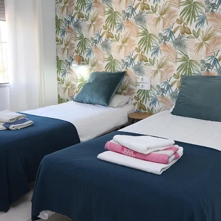 Sunny 3 Bedroom Sleeps 5 Walking Distance Transport Restaurants And Supermarkets Torreblanca Фуэнхирола